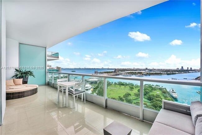 Building Photo - 900 Biscayne Blvd