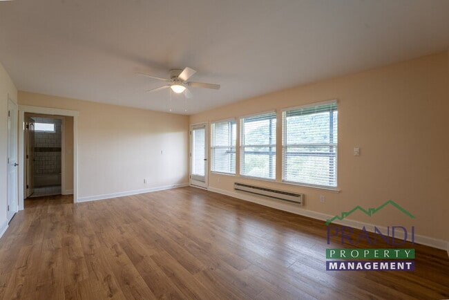 Building Photo - 109A Live Oak Ave