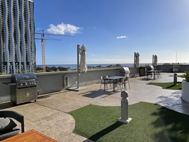 Building Photo - 988 Halekauwila St