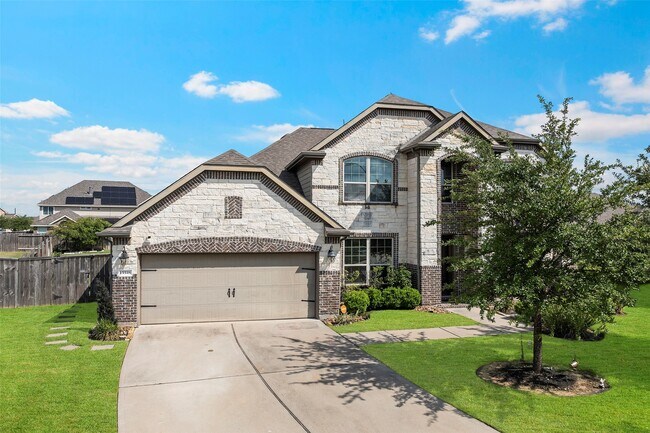 Building Photo - 15518 Montreal Dr