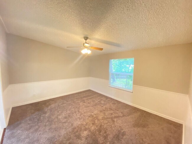 Building Photo - 1770 Holliday Dr