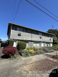 Building Photo - 2137 SE Oak St