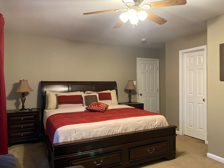 Building Photo - 3861 Shiner Ct