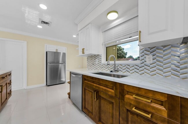 Building Photo - Charming 3 bedroom 2 bath in North Clearwa...
