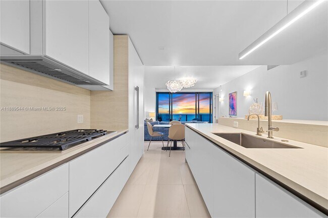 Building Photo - 900 N Ocean Blvd