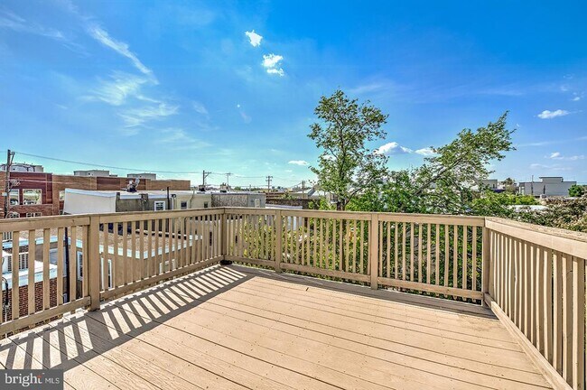 Building Photo - 2608 Edgemont St