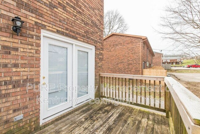 Building Photo - 209 Landings Dr