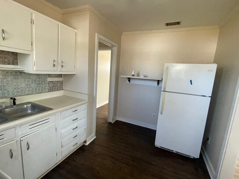 Building Photo - 712 Georgia Ave