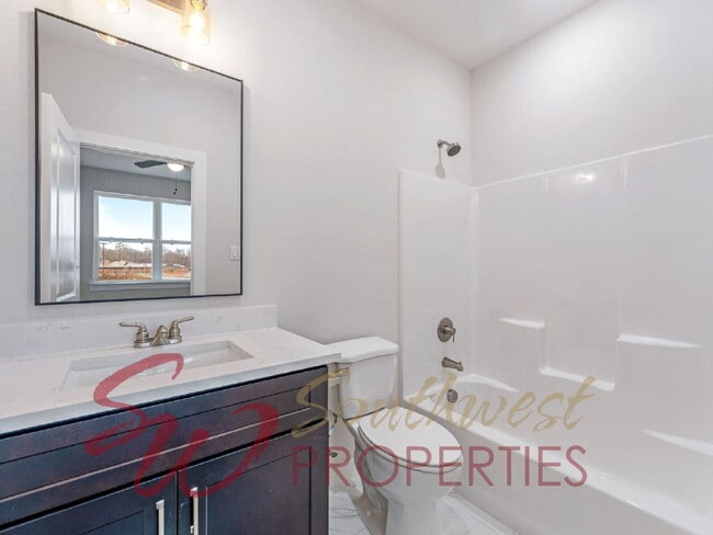 Building Photo - Gorgeous 3 bedroom townhome with a quick, easy walk to TSU campus!