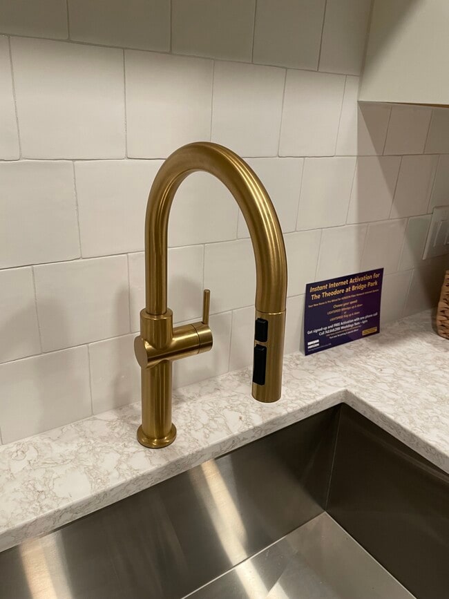 Building Photo - 6640 Mooney St