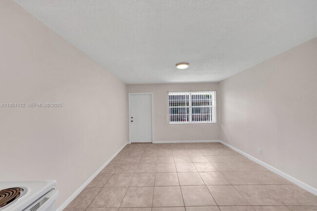 Building Photo - 2610 Riverland Dr