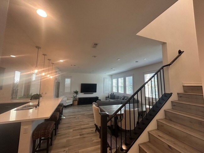 Building Photo - 4232 Powell Wy