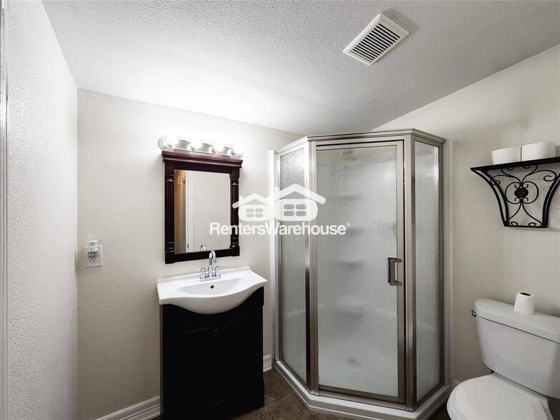 Building Photo - 1204 De Boll St