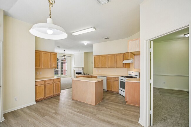 Building Photo - 16911 Bouldgreen