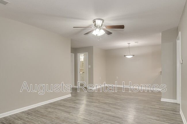 Building Photo - 332 Old Plantation Rd