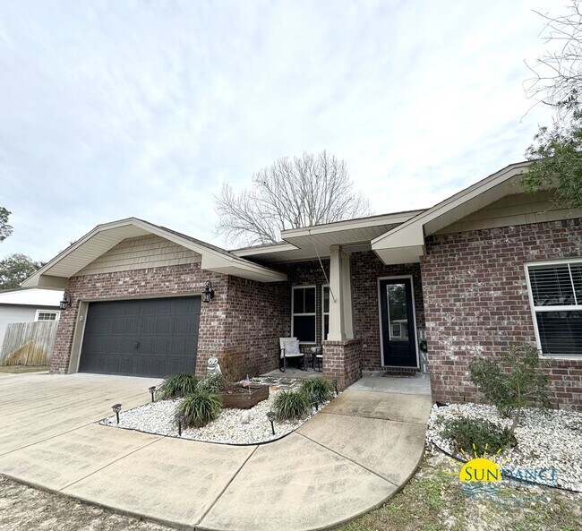 Building Photo - Prime Location: 4 Bedroom Home in Elliot Point Neighborhood, Fort Walton Beach!