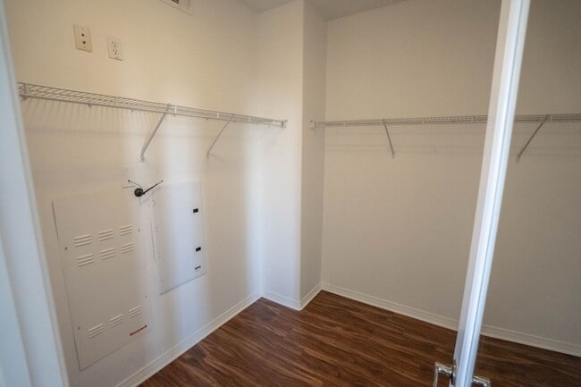 Building Photo - Charming 2-Bedroom Townhome with Office Sp...