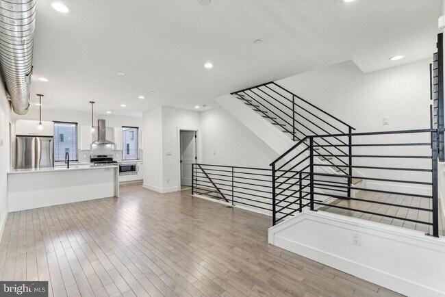 Building Photo - 2835 Edgemont St
