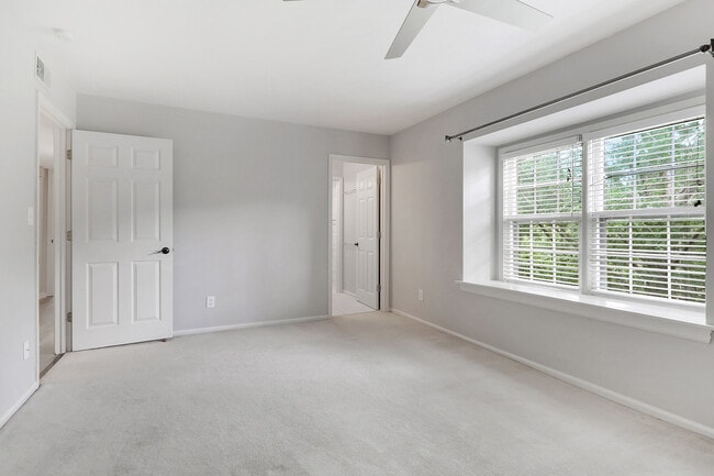 Building Photo - 60 Chaumont Square NW