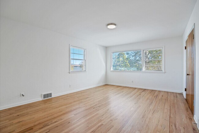 Building Photo - 1713 18th Ave