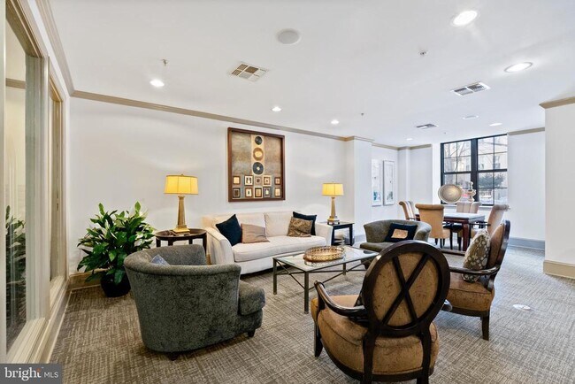 Building Photo - 1111 25th St NW