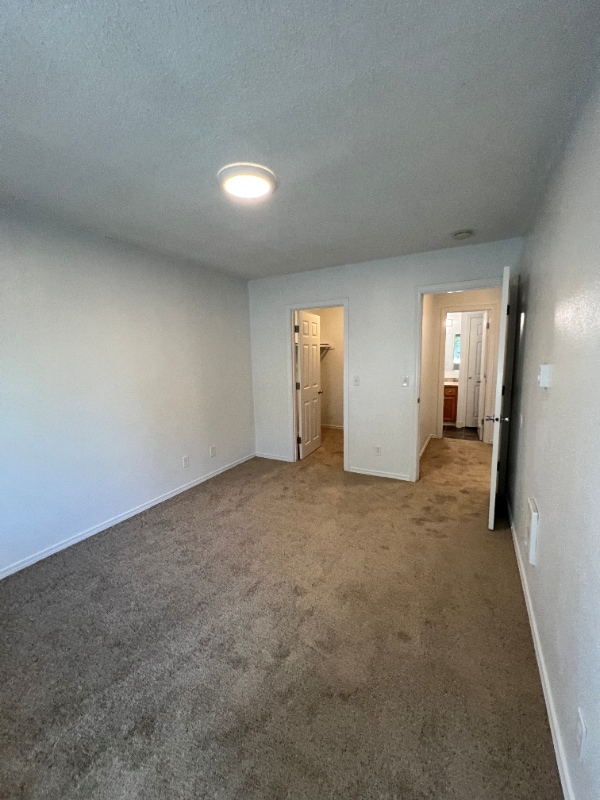 Building Photo - 17260 SW Heritage Ct