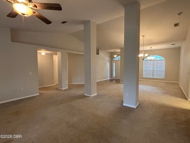 Building Photo - 35 Rae Dr