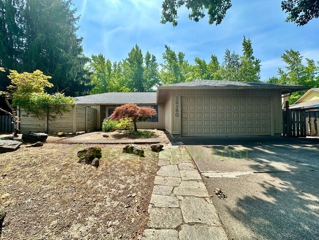 Building Photo - Gorgeous 4 Bedroom 2 Bath with Fully Fence...