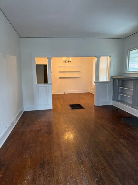 Building Photo - 1637 13th Ave S