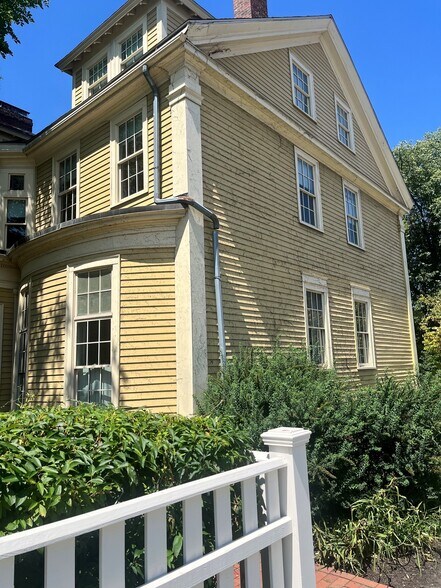 Building Photo - 26 Garden St