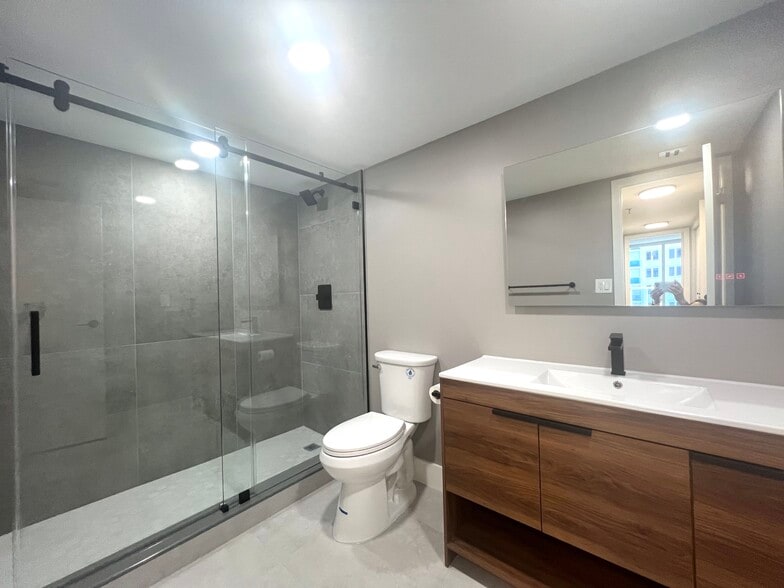 Building Photo - 2401 Collins Ave