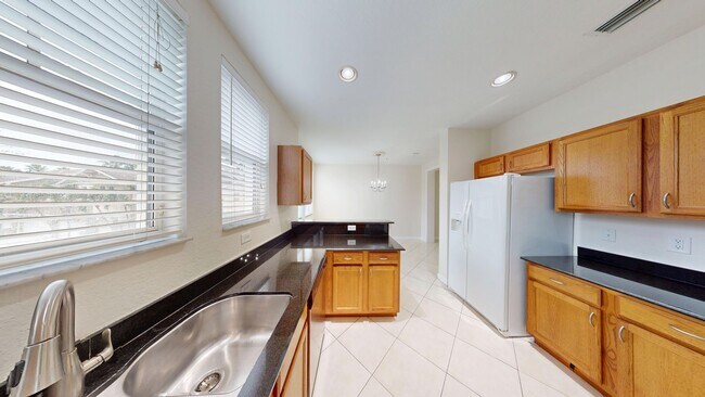 Building Photo - 4 Bed/3.5 Bath Townhome w/2 Car Garage in Pet Friendly Gated Community! ** Water/Cable/Internet I...