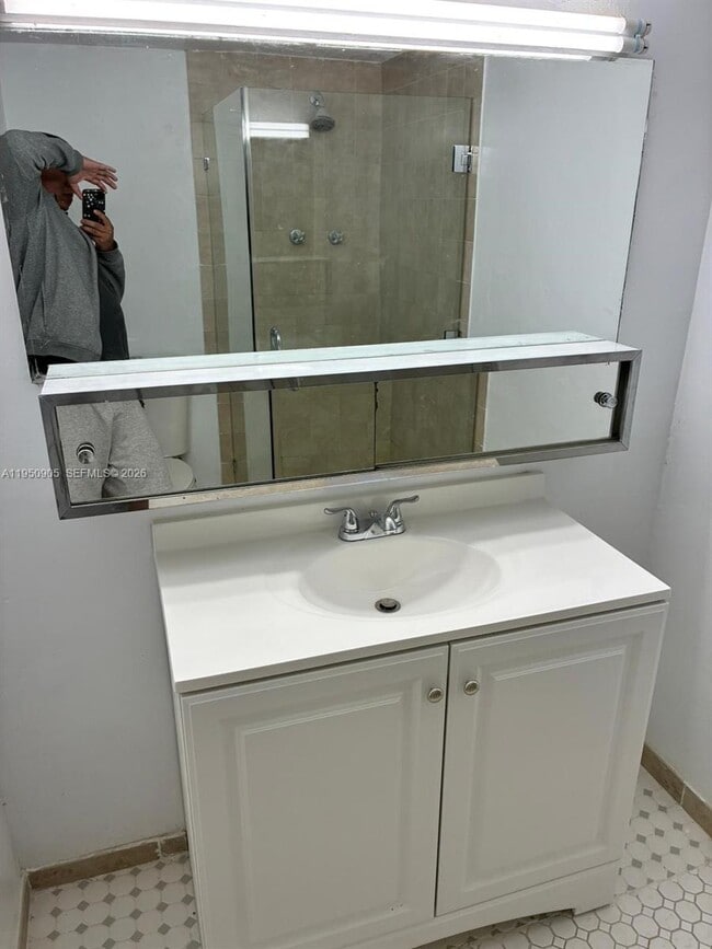 Building Photo - 1450 NE 191st St