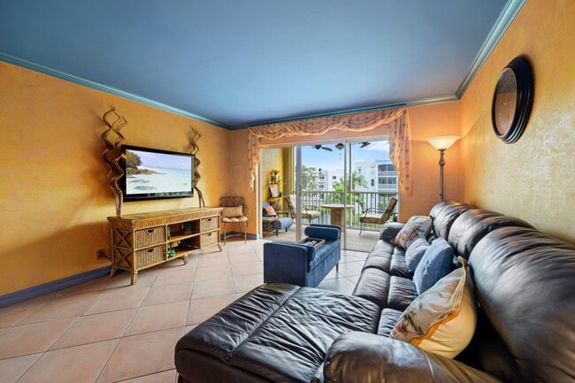 Building Photo - 600 NE 2nd St