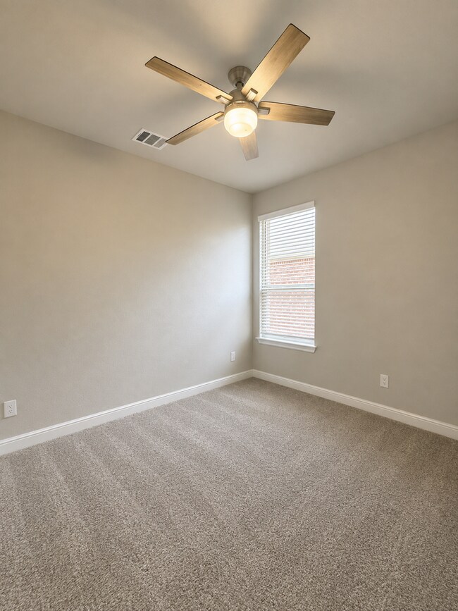 Building Photo - 1232 Kerrville Ln