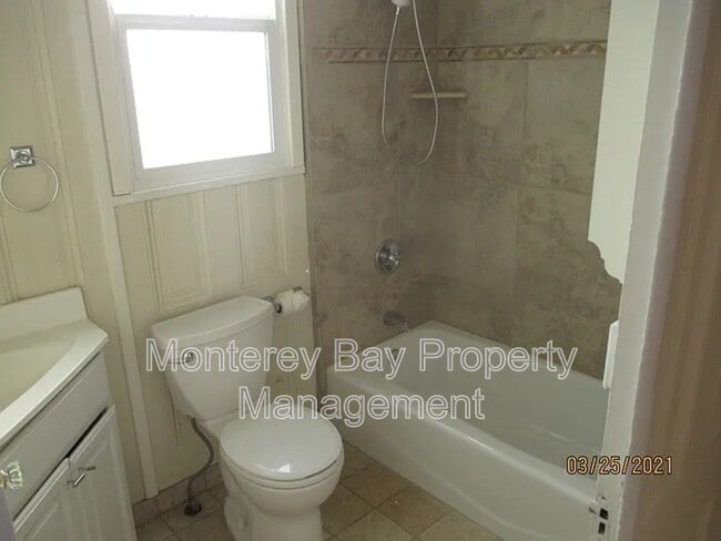 Building Photo - 696 Hawthorne St