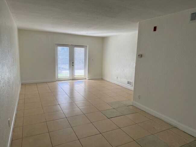 Building Photo - Gorgeous Sunset views. 2 bedroom 2 bath condo