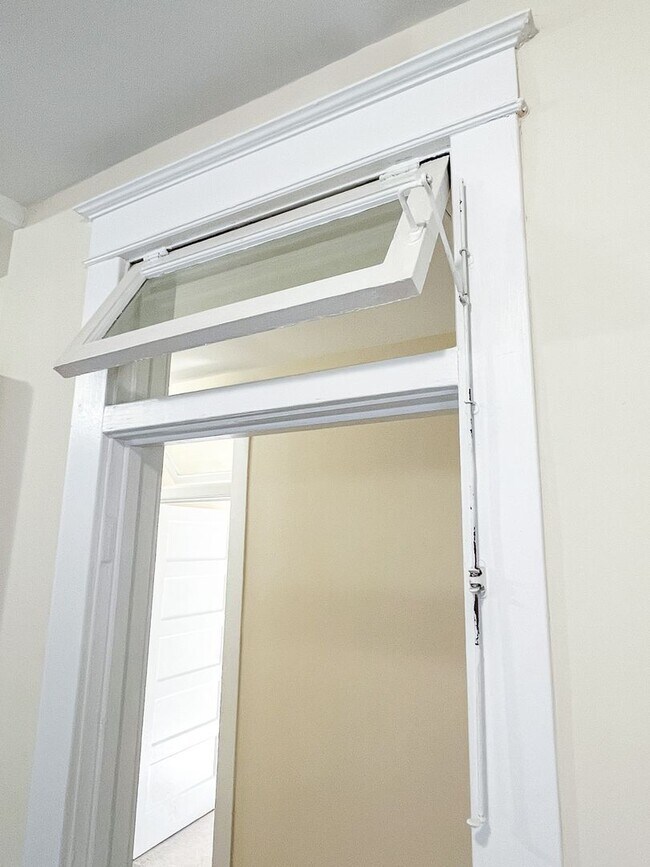 Building Photo - Charming 3BD/1BA Home In Unbeatable Location