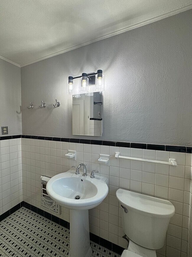 Building Photo - 4105 NW 21st St