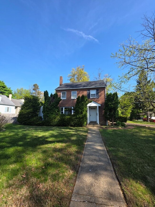 Building Photo - McDaniel Heights Single Family Home