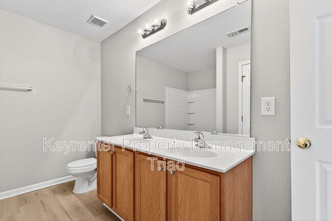 Building Photo - 2703 Stafford St
