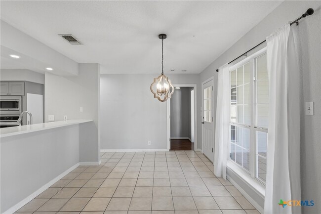 Building Photo - 1174 Vista Bonita