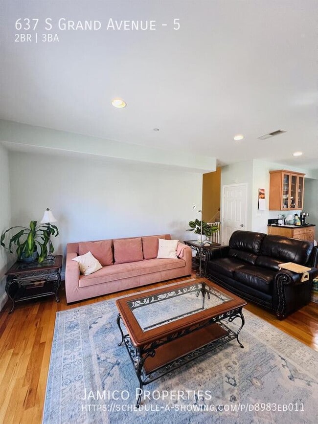 Building Photo - 637 S Grand Ave