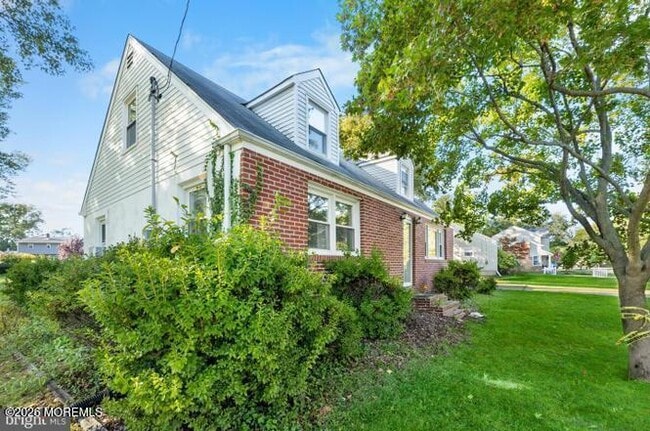 Building Photo - 245 Paxson Ave
