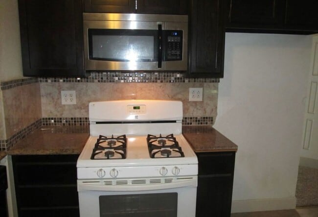 Building Photo - Super Cute 3/2 Rancho Cordova Home!! **Ple...
