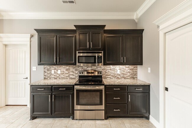 Building Photo - 13384 Hidden Valley Dr