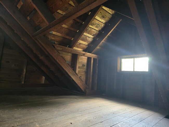 Building Photo - 1004 Weller Ave