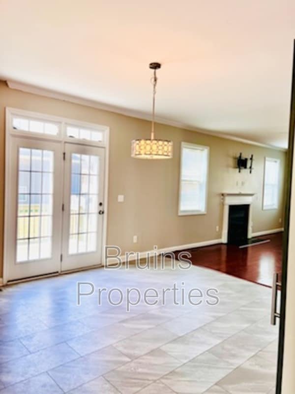 Building Photo - 2324 Alderbrook Dr