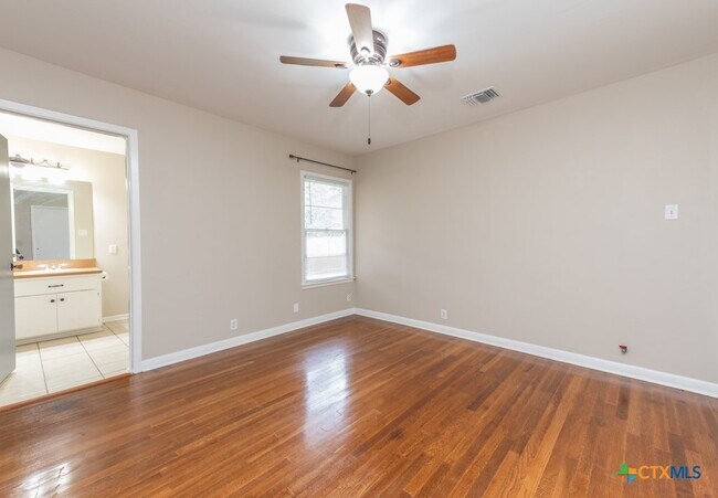 Building Photo - 126 Bellaire St