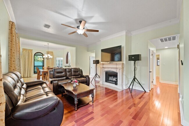 Building Photo - 5102 E Pagewick Dr